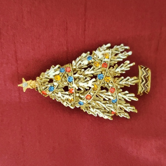 Vintage Arthur Pepper (ART) Christmas Tree Pin - Picture 1 of 5